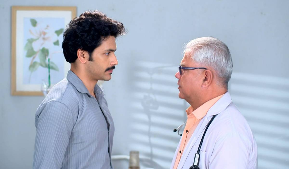 Anurager Chhowa Arjun and Doctor Smith