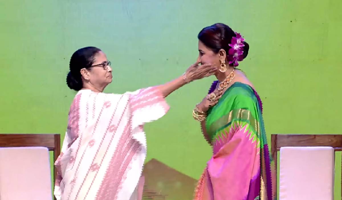 Rachana Banerjee and Mamata Banerjee in Didi No 1